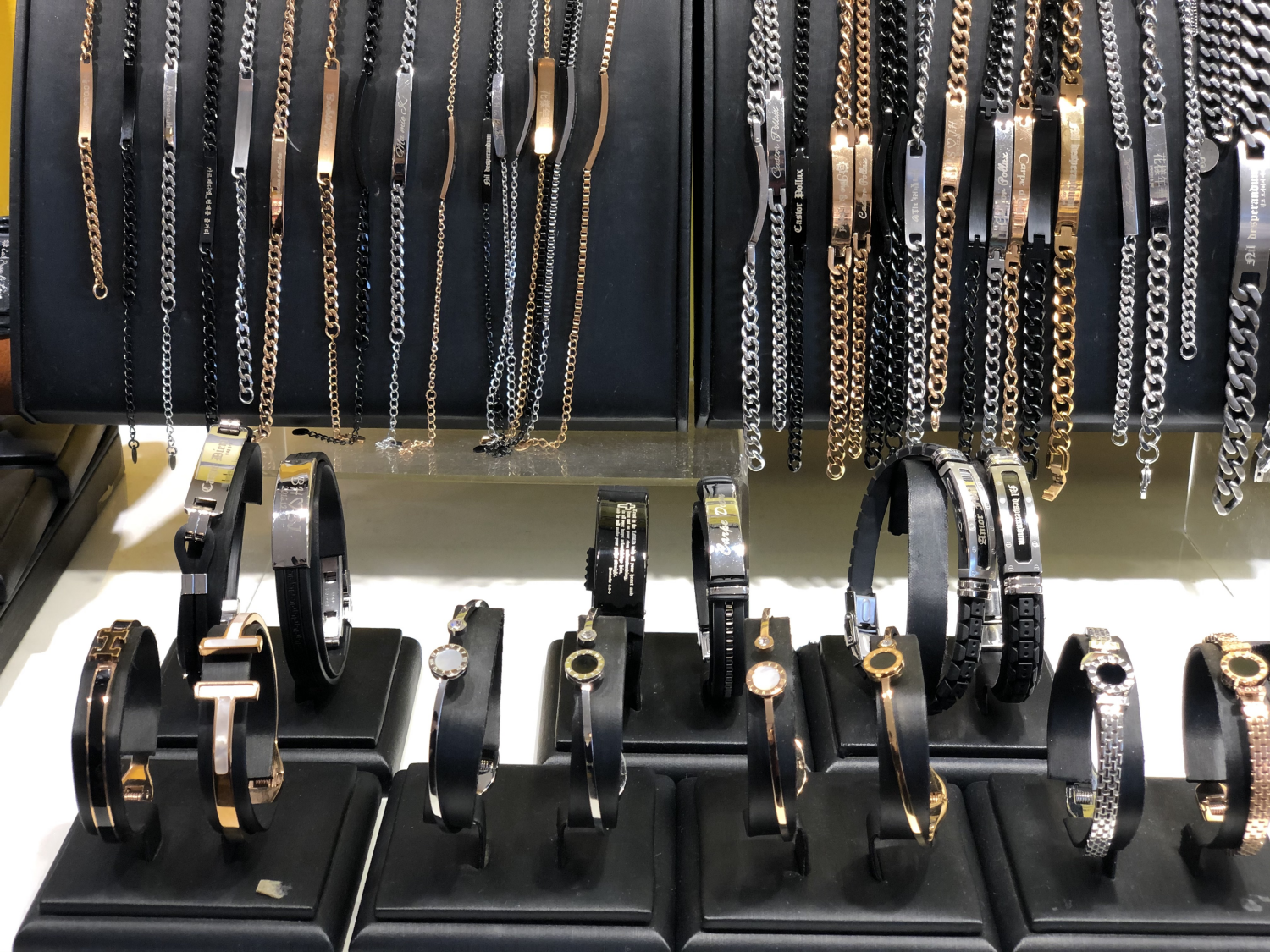 Gamcheon Culture Village : Romance Shop | Get low-cost, high quality accessories from beautiful store!